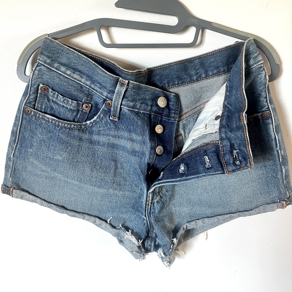 Levi’s 501 Cutoff Shorts - size 27